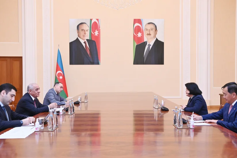 Baş nazir Əli Əsədov Kamboca Milli Assambleyası sədrinin müavini ilə görüşüb