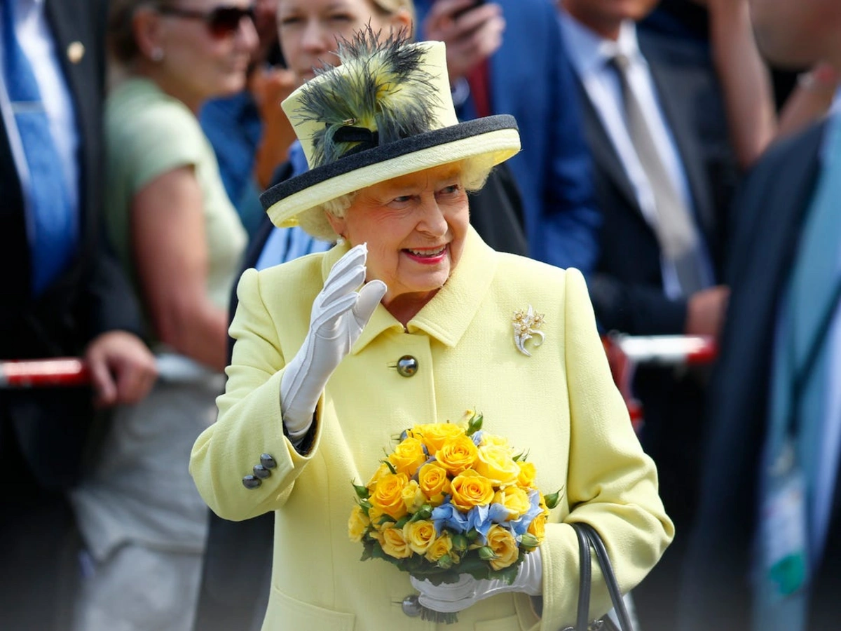 Queen Elizabeth to get Covid-killing gloves