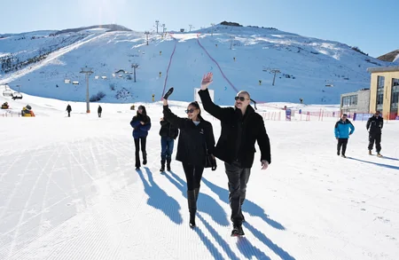 Prezident Şahdağ Turizm Kompleksindəki “Lakeside” hotelində aparılan işlərlə və “Xizək klubu” binasının tikintisi ilə tanış olub - YENİLƏNİB-2