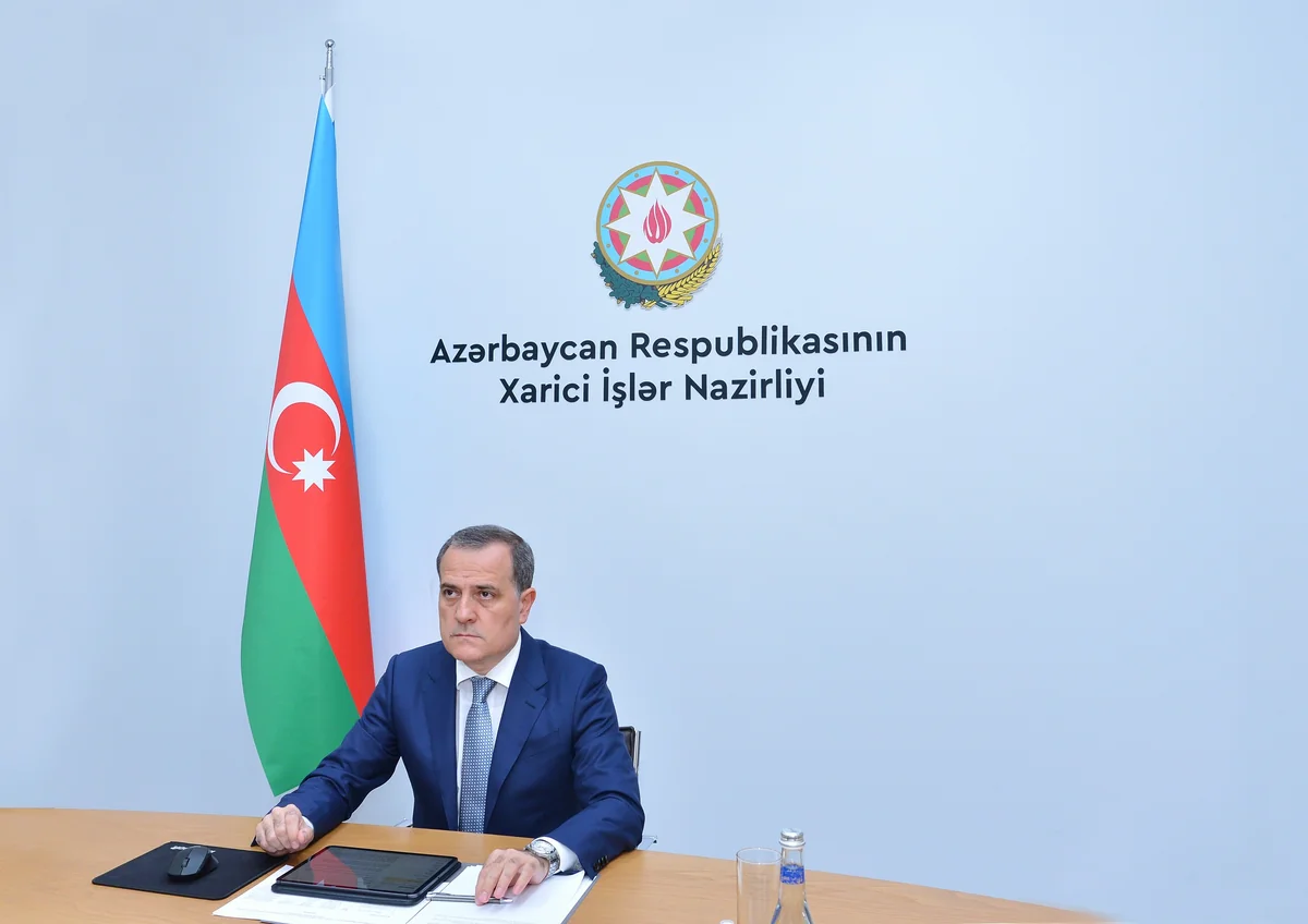 Ceyhun Bayramov diplomatlarla müşavirə keçirib