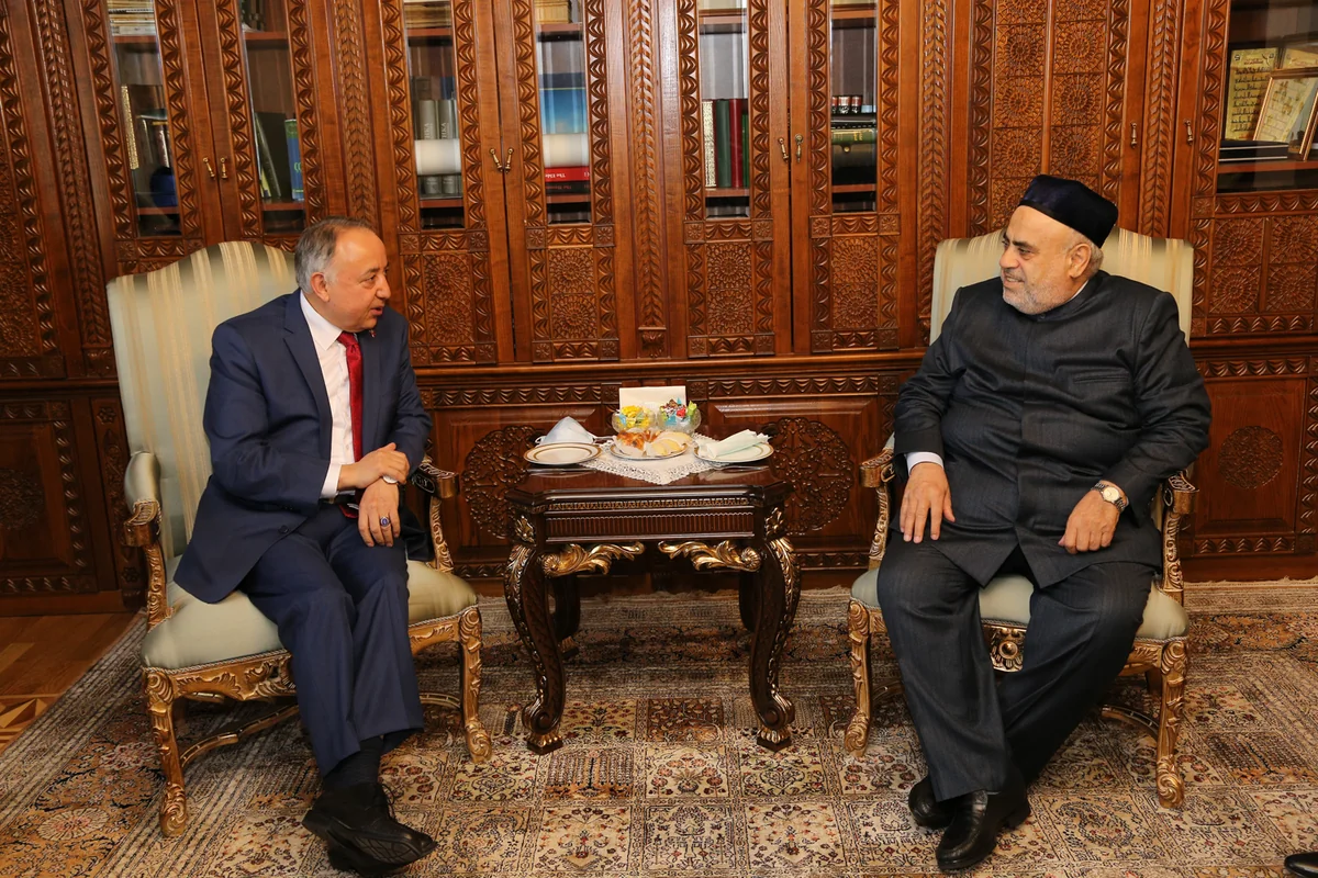 Allahşükür Paşazadə Əfqanıstanın yeni səfirinə xeyir-dua verib