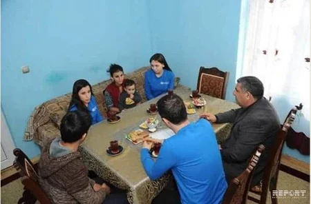 Füzulidə ermənilər tərəfindən qətlə yetirilən 2 yaşlı Zəhra və nənəsinin məzarı ziyarət edilib - FOTO