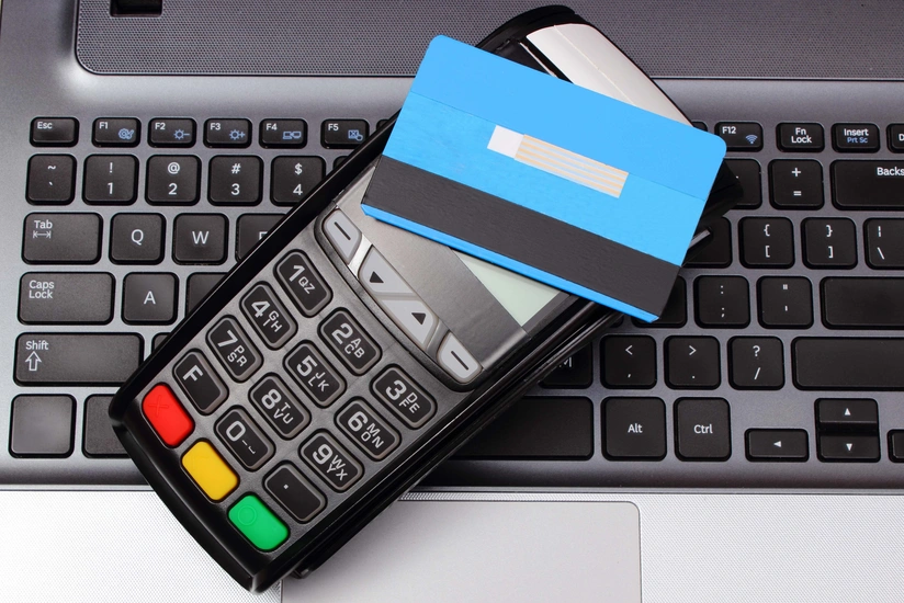 Xaricilərin Azərbaycanda bank kartları ilə xərcləmələri 66% azalıb