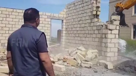 FHN Gəncədə qanunsuz tikilini söküb