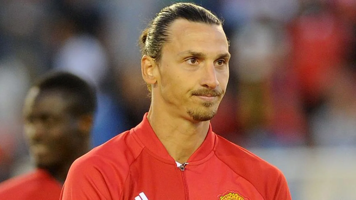 Zlatan İbrahimoviç bir ay müddətinə yenidən sıradan çıxıb