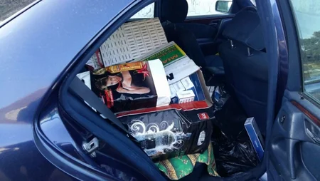 Azərbaycan gömrükçüləri avtomobildə xeyli sayda siqaret aşkar edib