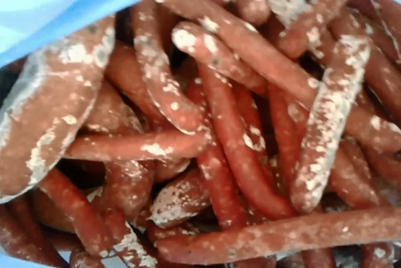 Bakıda qarajda insan qidası üçün yararsız kolbasalar aşkar edilib