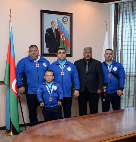 Azər Əliyev pauerliftinq üzrə paralimpiya milli komandasının üzvləri ilə görüşüb