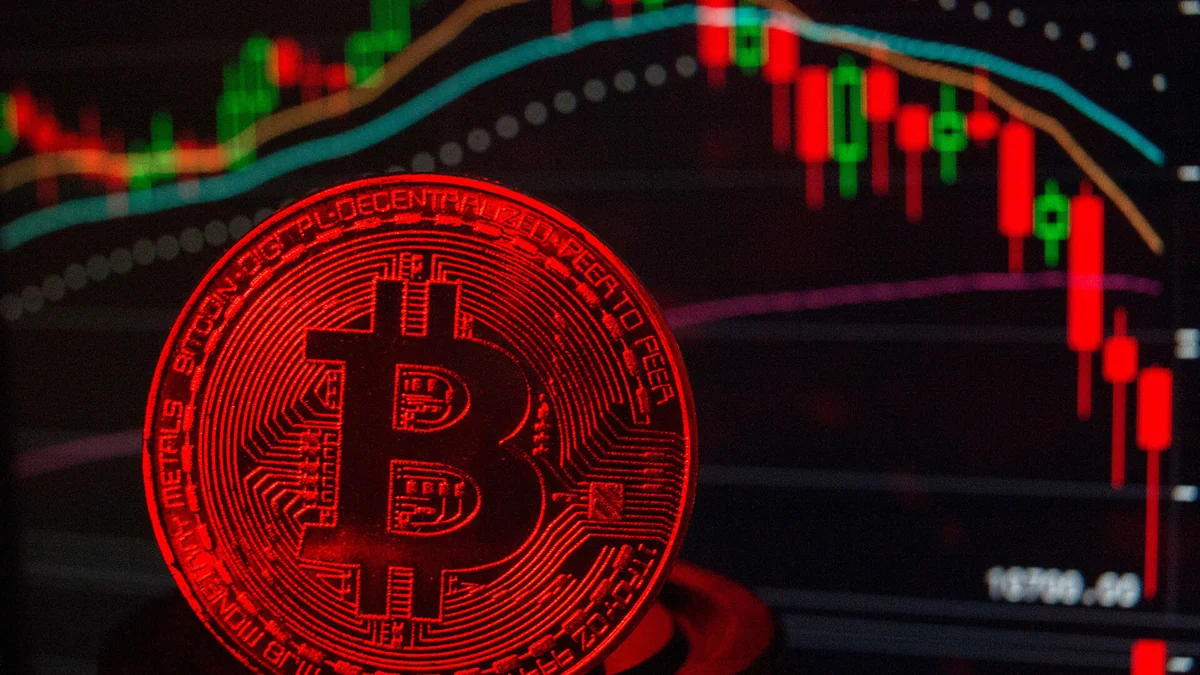 Цена биткойна снижается после резкого роста