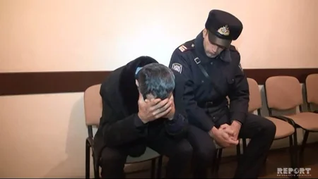 Kürdəmirdə keçmiş məhkumun evindən qumbara, güllələr və narkotik maddə götürülüb - FOTO