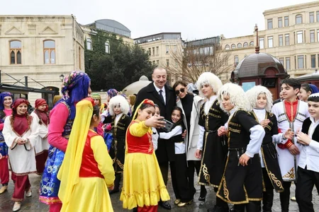 Prezident İlham Əliyev Novruz bayramı münasibətilə ümumxalq şənliyində iştirak edib - YENİLƏNİB-3