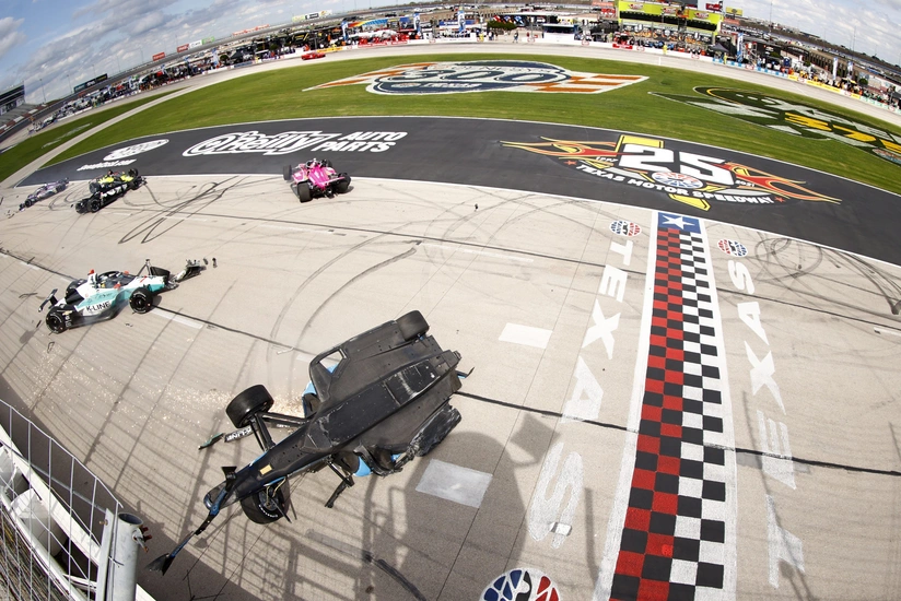 Avtomobil yarışında zəncirvari qəza baş verdi