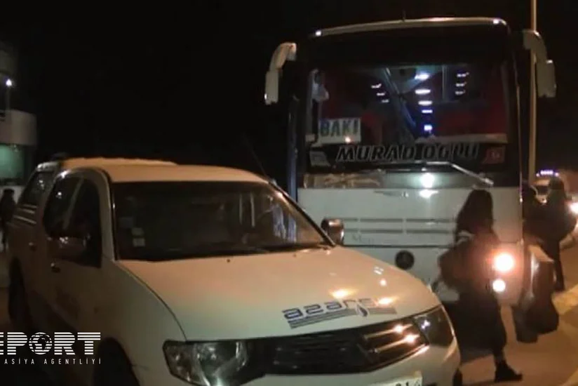 В Кюрдемире столкнулись принадлежащий Азерсу автомобиль и автобус - ФОТО - ВИДЕО - ДОПОЛНЕНО