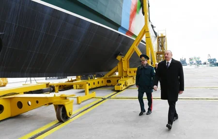 Prezident İlham Əliyev yeni inşa edilmiş “Tufan” tipli sərhəd gözətçi gəmisi ilə tanış olub - YENİLƏNİB