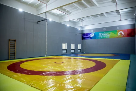 Yeni güləş zalı istifadəyə verildi