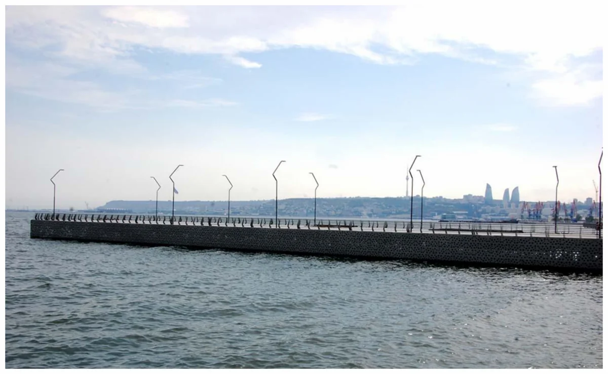 Bakı bulvarı ərazisində gəzinti qayığı batıb, 6 nəfər xilas edilib - YENİLƏNİB-2