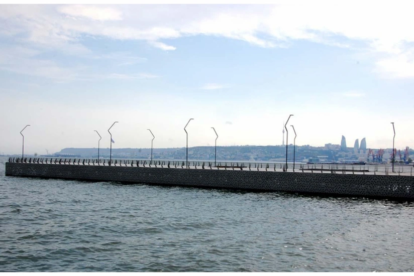 Bakı bulvarı ərazisində gəzinti qayığı batıb, 6 nəfər xilas edilib - YENİLƏNİB-2