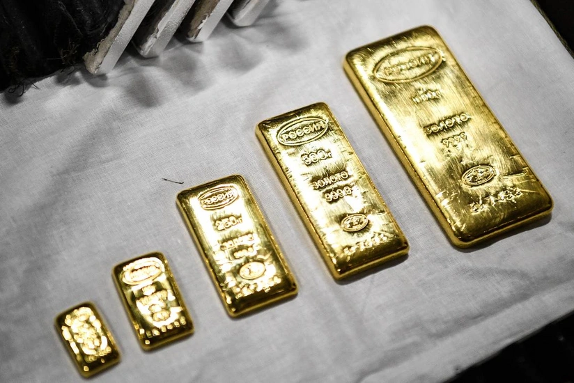 Gold prices rise above $2,000 per troy ounce