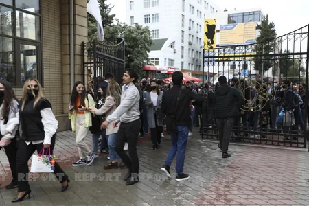 Orta məktəblərin yuxarı siniflərində və universitetlərdə dərslər başlayıb