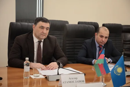 Azərbaycan səfiri Qazaxıstanın informasiya və sosial inkişaf naziri ilə görüşüb