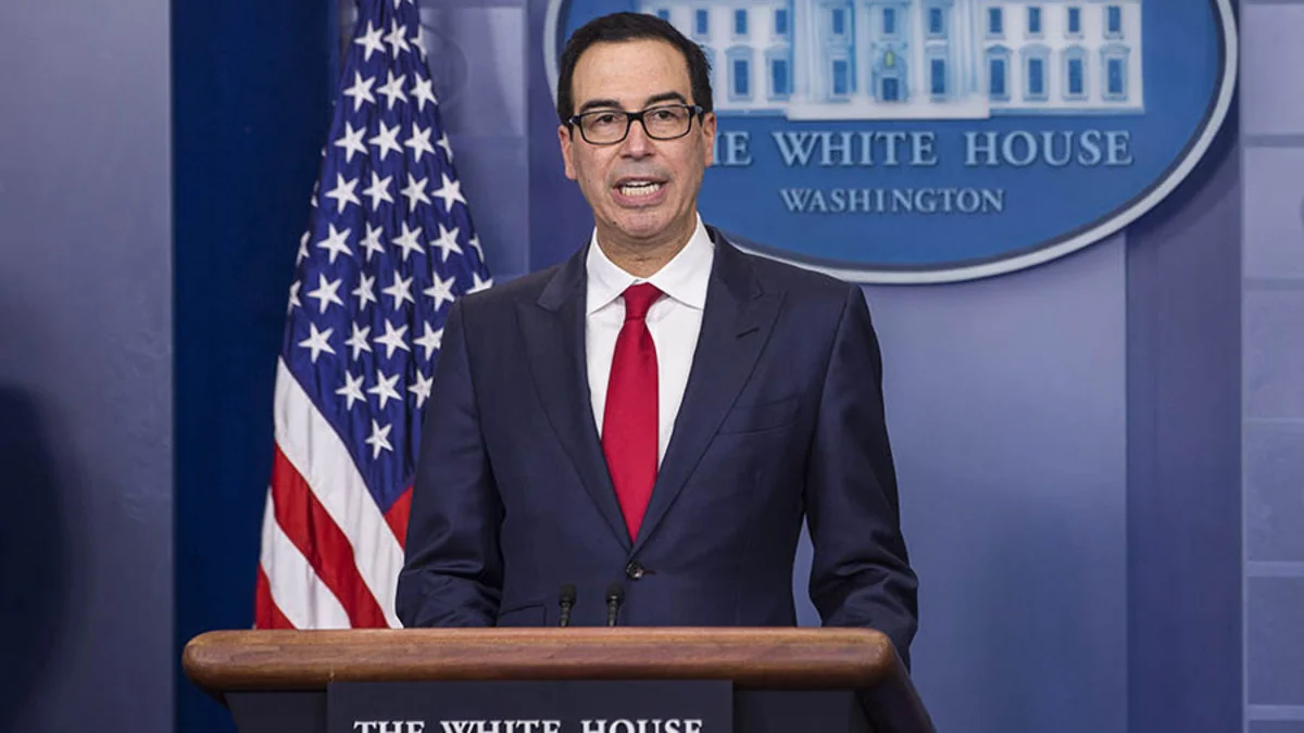 Глава Минфина США хотел полететь в медовый месяц на служебном самолете
