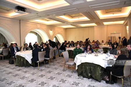İctimai sektorda qadınlar və müasir çağırışlar” adlı konfrans keçirilib