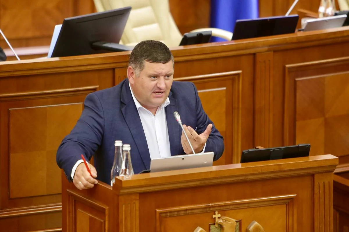 В Молдове выдвинули вотум недоверия правительству