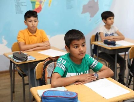 Gürcüstan parlamentinin sədri azərbaycandilli kənd məktəbinə baş çəkib  