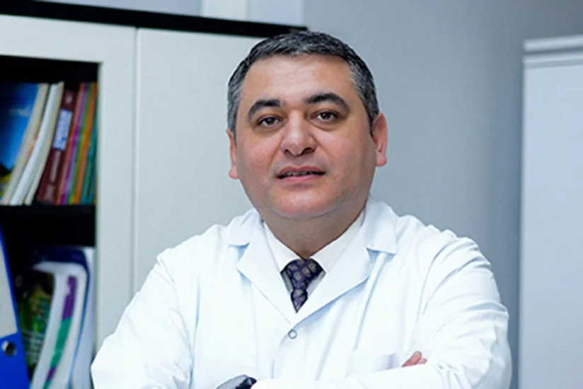 Koronavirusa yoluxan tanınmış həkimin vəziyyəti yaxşılaşıb, süni komadan ayılıb