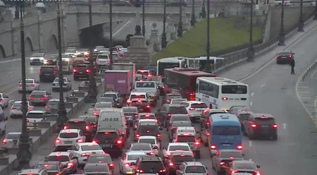 Bakının 15 küçə və prospektində sıxlıq müşahidə olunur