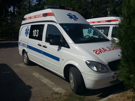 ​Azərbaycanda məktəbdən çıxan iki şagirdi maşın vurub - FOTO