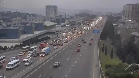 Bakının bir sıra yollarında sıxlıq müşahidə edilir