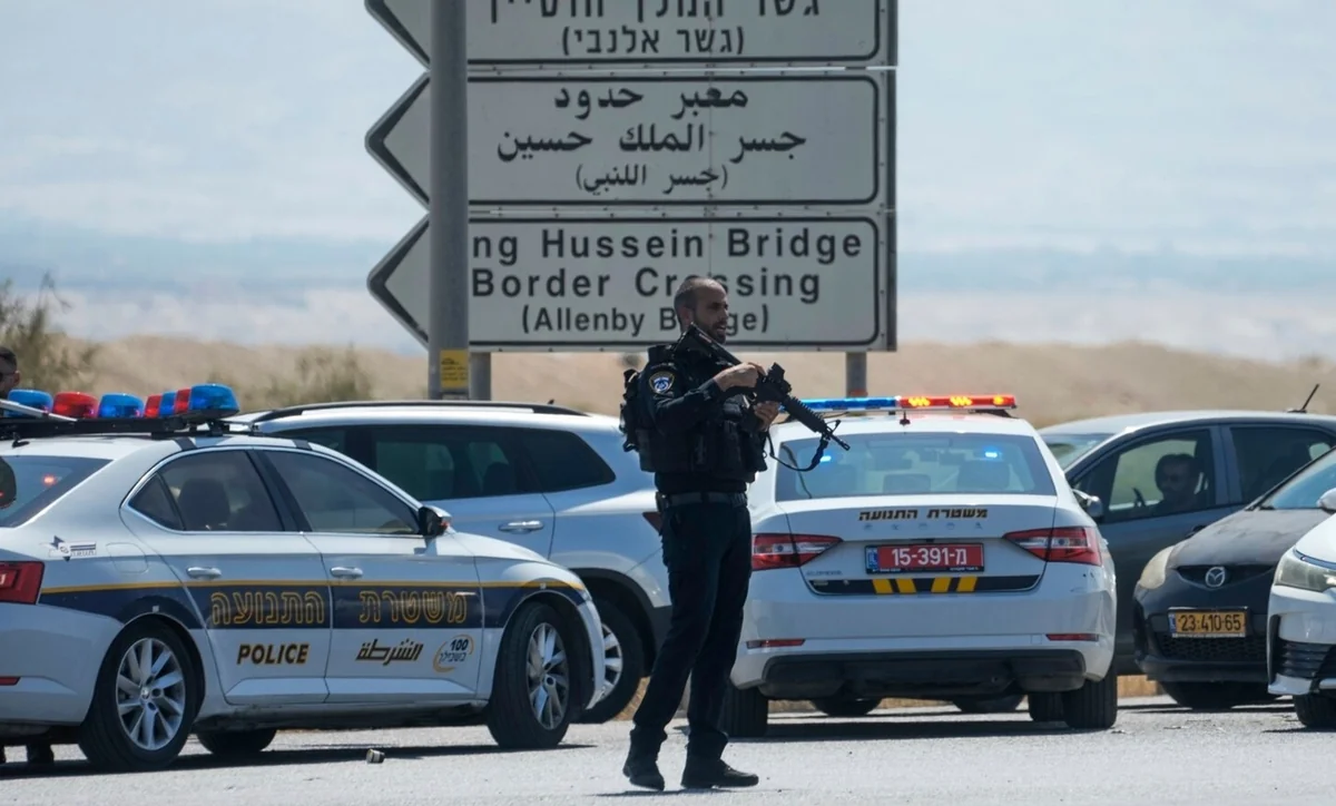 İsrail Müdafiə Ordusu: Avtobusa atəş açan terrorçu təhlükəsizlik qüvvələrinə təslim olub - YENİLƏNİB