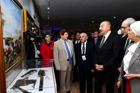 Prezident İlham Əliyev Əlcəzairdə Şəhidlər abidəsini və Milli Mücahidlər Muzeyini ziyarət edib - YENİLƏNİB-3
