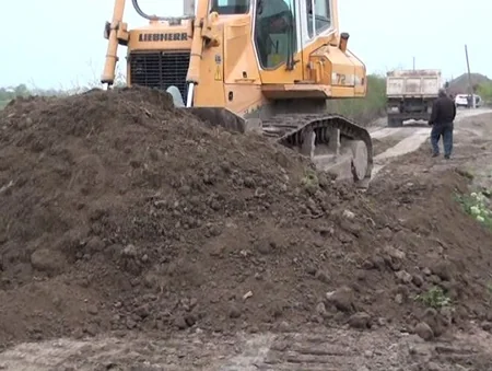 Salyanda təhlükəli bəndlərin bərpasına başlanılıb