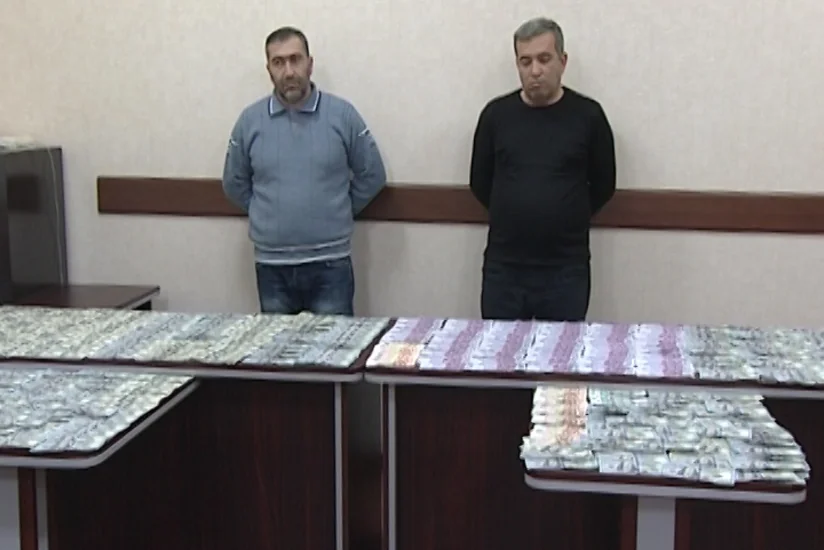DİN Bakıda “qara bazar”da qanunsuz valyuta satan şəxsləri saxlayıb