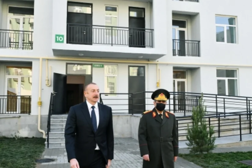 Ilham Aliyev inspects apartments built for martyrs' families, military personnel