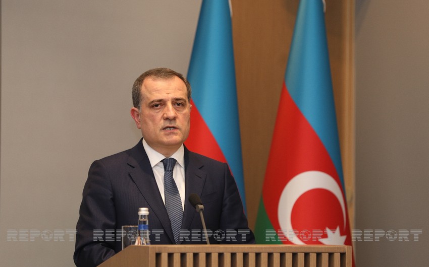 Ceyhun Bayramov Silahlı Qüvvələrin şəxsi heyətini təbrik edib