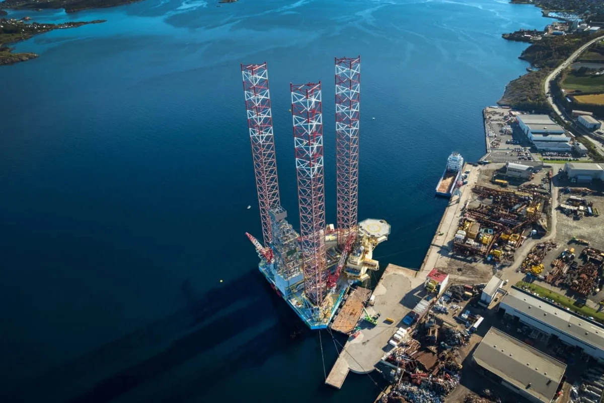 Noble Corporation, Diamond sign deal on merging