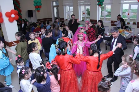 Heydər Əliyev Fondunun təşəbbüsü ilə kimsəsiz və xüsusi qayğıya ehtiyacı olan uşaqlar üçün Novruz şənlikləri keçirilib