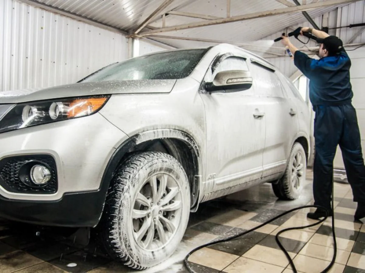 Sabunçuda avtoyuma məntəqəsinin işçisi qətlə yetirilib