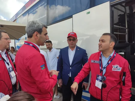 Azərbaycan rəsmiləri Türkiyədəki vətəndaşlarımızın problemlərini dinləyib
