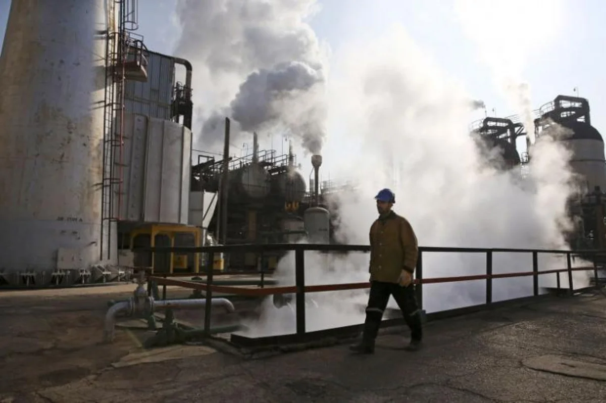 Китай инвестирует 3,6 млрд долларов в нефтеперерабатывающий завод в Иране