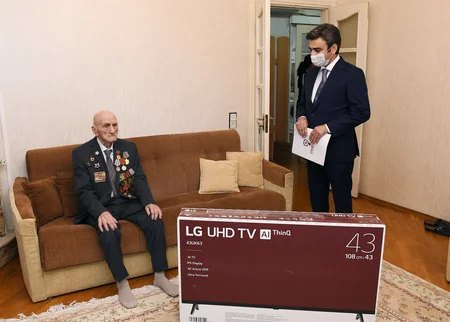 “Azərişığ”ın əməkdaşları Böyük Vətən müharibəsi iştirakçılarını ziyarət edib