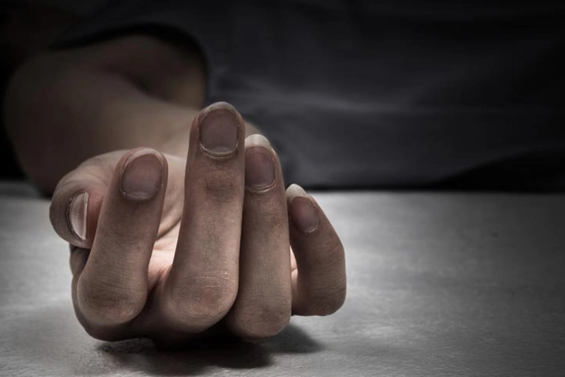 В Баку 34-летняя девушка нанесла себе ножевые ранения