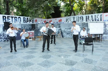 ​Участники конкурса Səs Azərbaycan выступили в проекте Retro Bakı