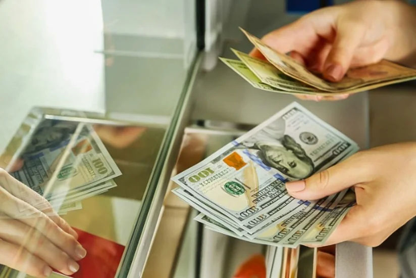 Azərbaycan bankları valyuta mübadiləsi üzrə gəlir marjasını 42 % artırıblar