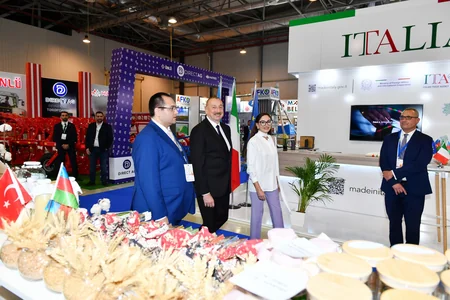 Президент и первая леди ознакомились с XVI выставкой Caspian Agro и XXVIII выставкой InterFood Azerbaijan