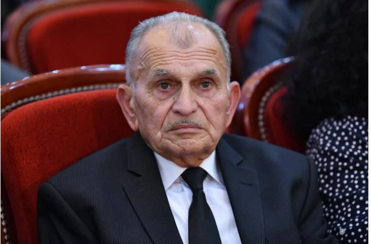 Prezident İlham Əliyev Xalq artistinə mənzil verib