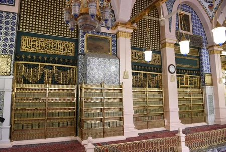 ​İlham Əliyev Mədinədə Peyğəmbər məscidini ziyarət edib